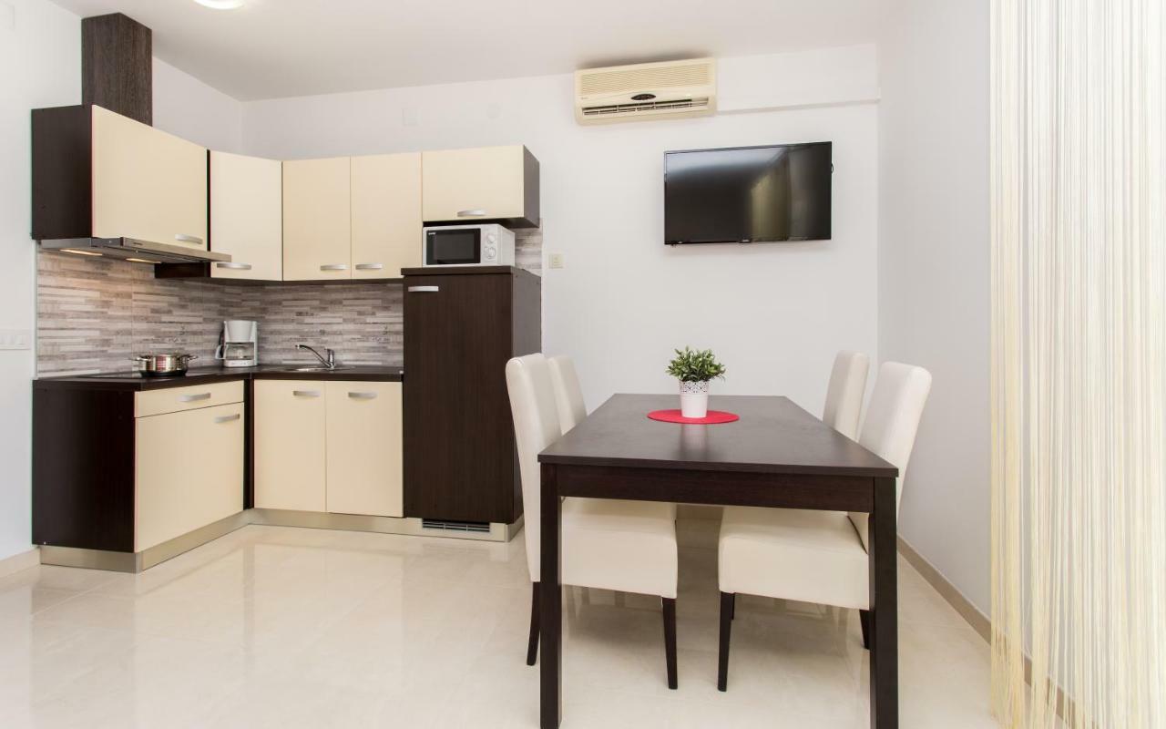 Apartments Mira バスカ エクステリア 写真