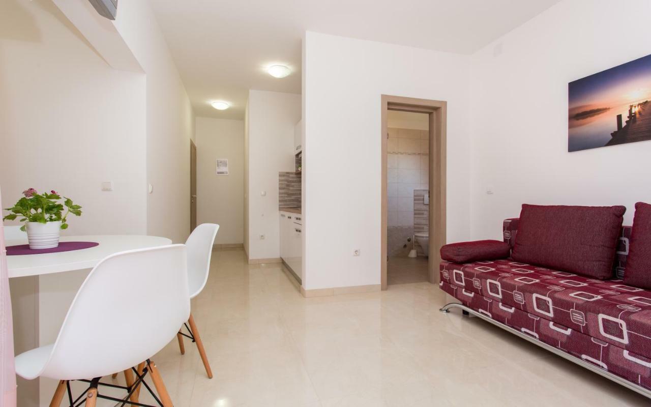 Apartments Mira バスカ エクステリア 写真
