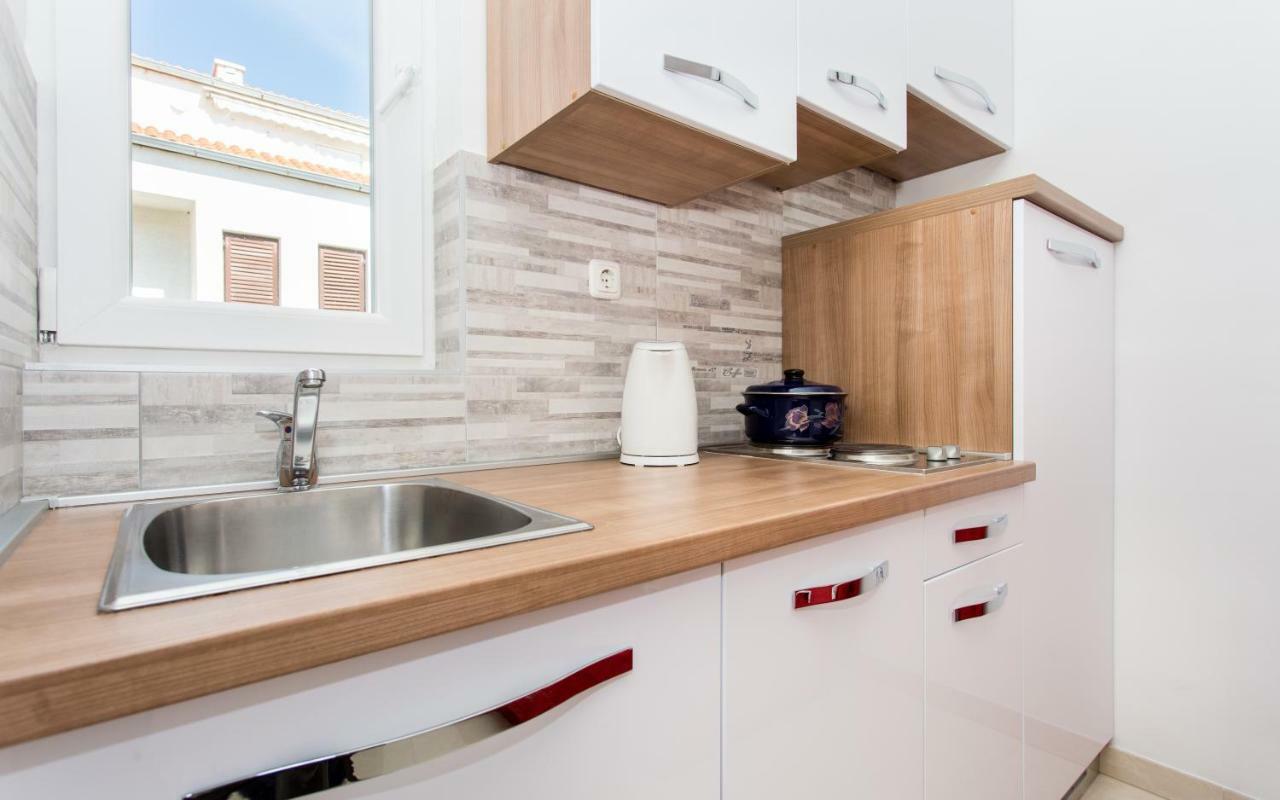 Apartments Mira バスカ エクステリア 写真