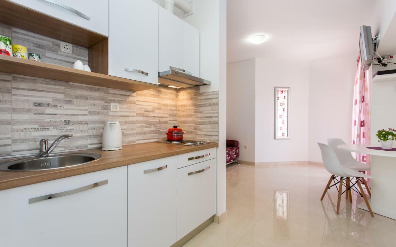 Apartments Mira バスカ エクステリア 写真