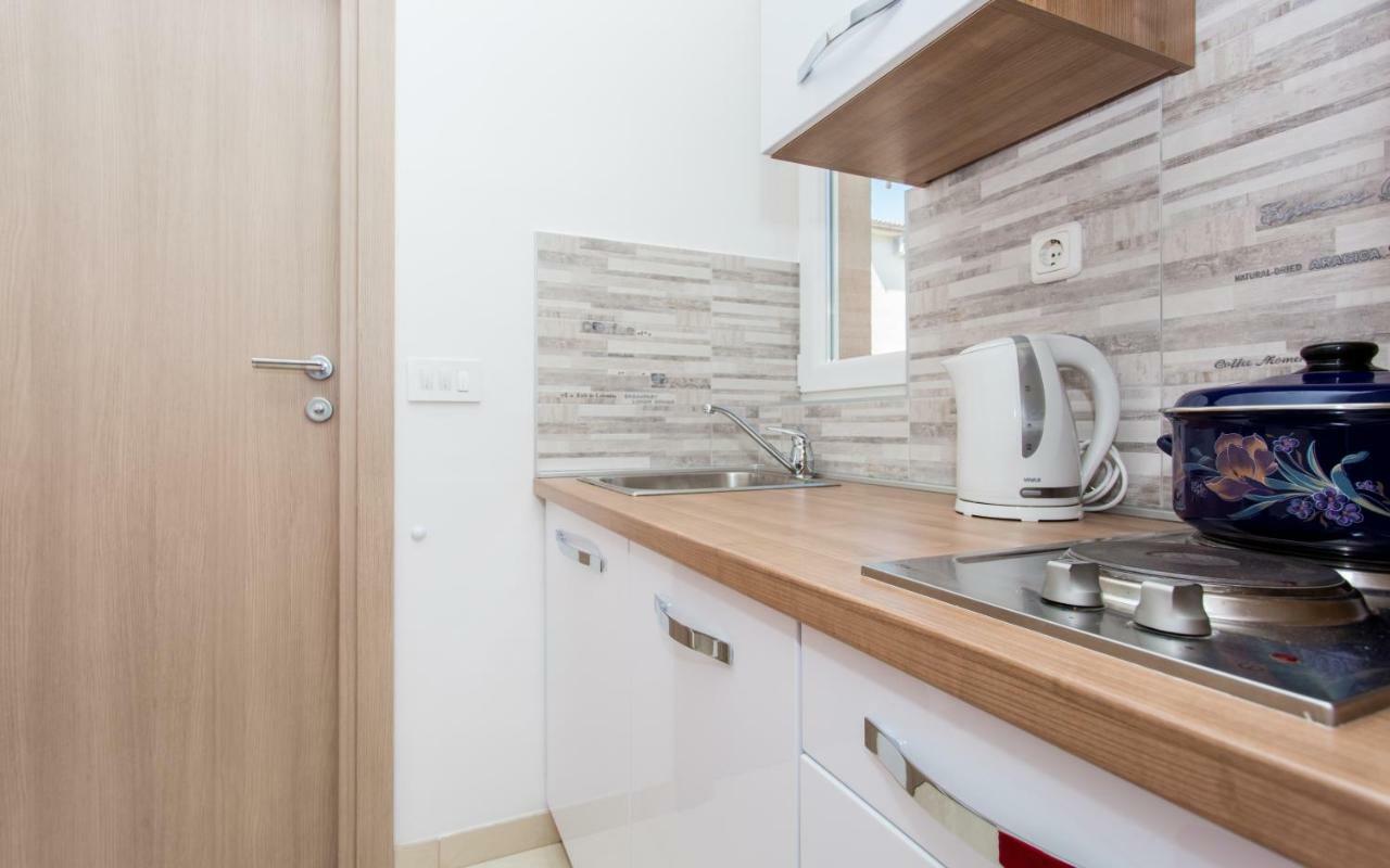 Apartments Mira バスカ エクステリア 写真