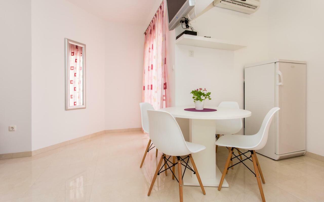 Apartments Mira バスカ エクステリア 写真
