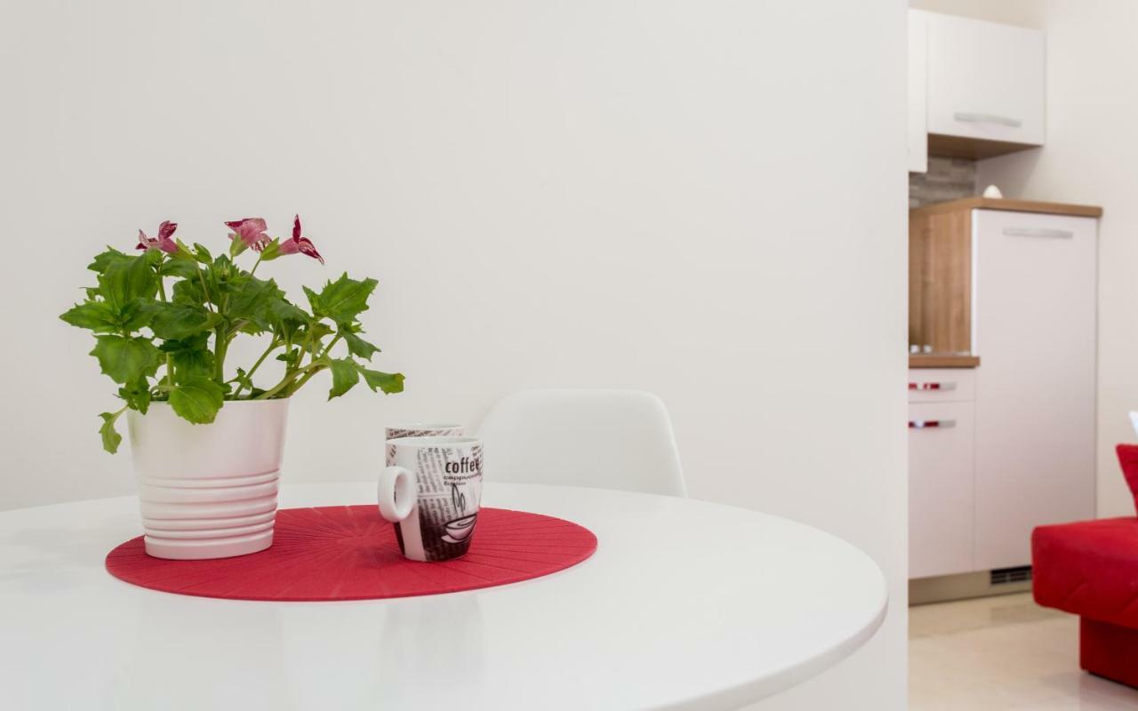 Apartments Mira バスカ エクステリア 写真