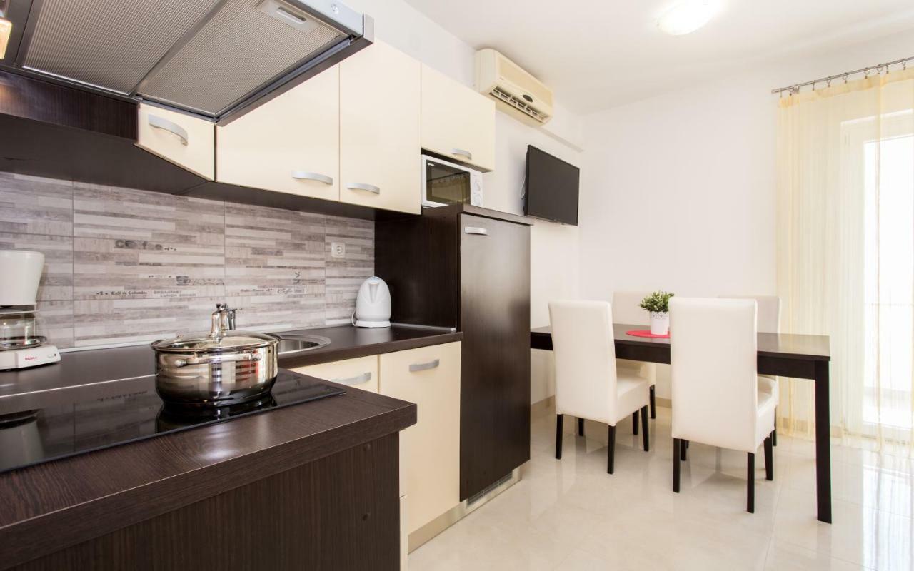 Apartments Mira バスカ エクステリア 写真