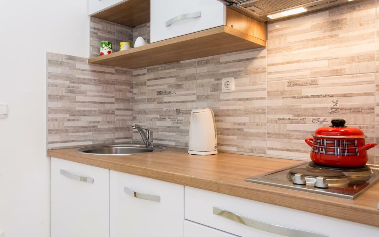 Apartments Mira バスカ エクステリア 写真