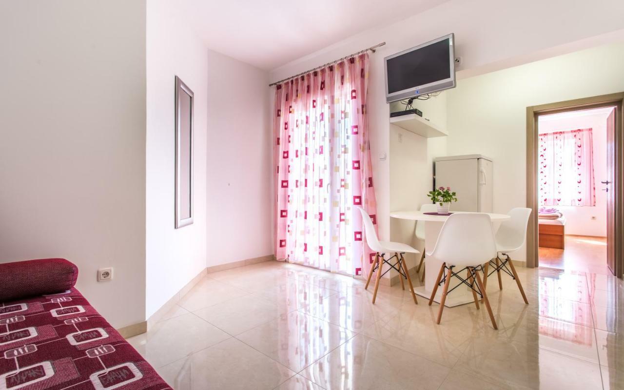 Apartments Mira バスカ エクステリア 写真
