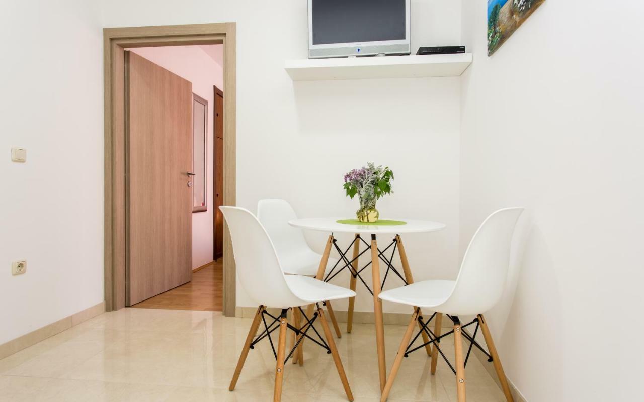 Apartments Mira バスカ エクステリア 写真